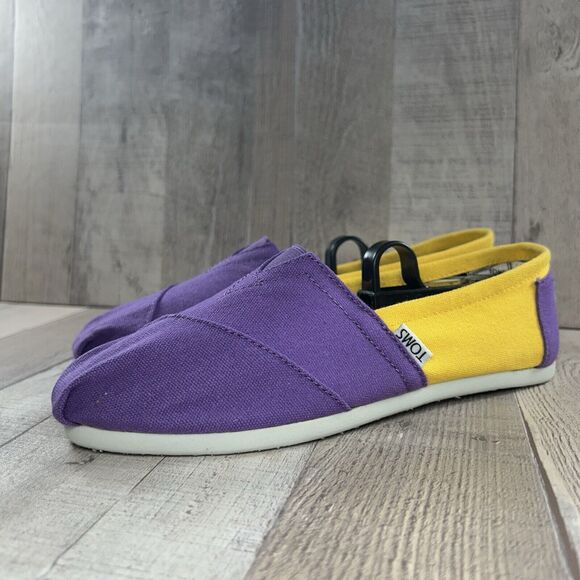 Toms Classic Women's 7.5 East Carolina University Slip On Flats Purple Yellow - Picture 1 of 12